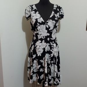 Black & White Floral V-Neck Women's Dress